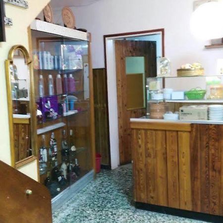Hostal Creus Roses Eksteriør bilde